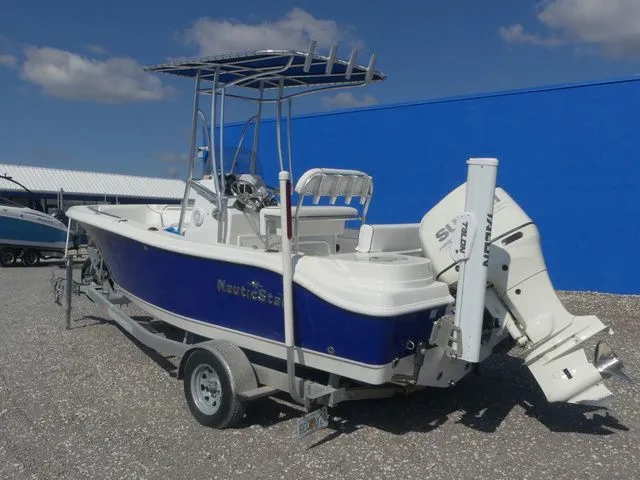 Slide: The Image of NauticStar 1900XS Offshore 2015 - 6