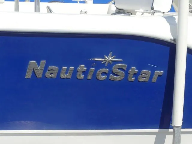 Slide: The Image of NauticStar 1900XS Offshore 2015 - 8