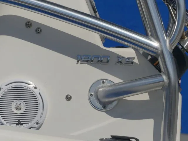 Slide: The Image of NauticStar 1900XS Offshore 2015 - 9