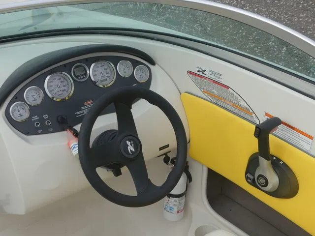 Slide: The Image of Sea Ray 185 Sport 2006 - 13