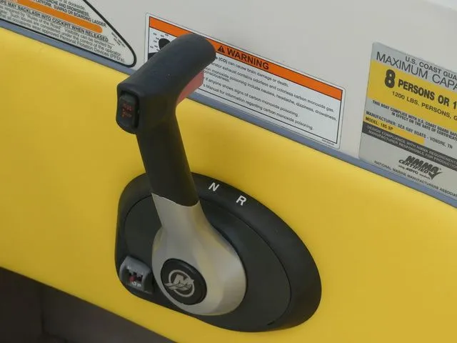 Slide: The Image of Sea Ray 185 Sport 2006 - 14