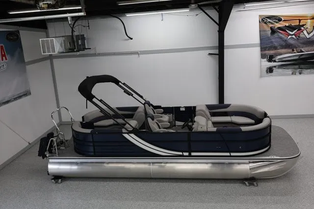 The Image of South Bay LE 224 RS 2.75 JAWS EDITION TRITOON 2026 - 1