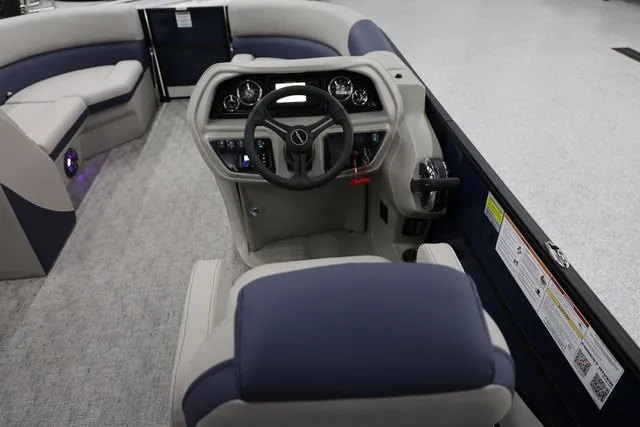 Slide: The Image of South Bay LE 224 RS 2.75 JAWS EDITION TRITOON 2026 - 11