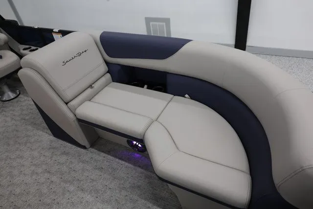 Slide: The Image of South Bay LE 224 RS 2.75 JAWS EDITION TRITOON 2026 - 16