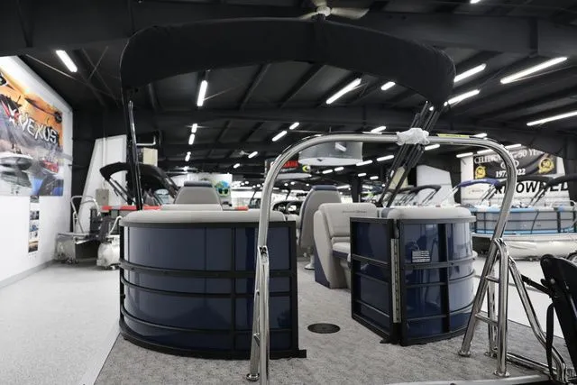 Slide: The Image of South Bay LE 224 RS 2.75 JAWS EDITION TRITOON 2026 - 7