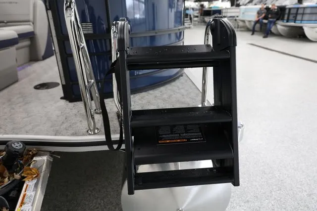 Slide: The Image of South Bay LE 224 RS 2.75 JAWS EDITION TRITOON 2026 - 8