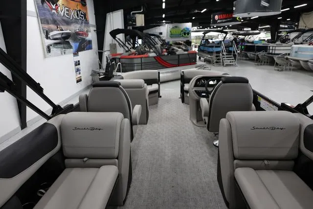 Slide: The Image of South Bay LE 224 RS 2.75 JAWS EDITION TRITOON 2026 - 11