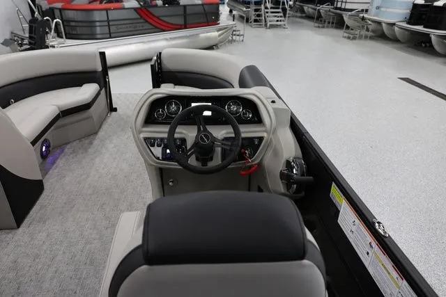 Slide: The Image of South Bay LE 224 RS 2.75 JAWS EDITION TRITOON 2026 - 12