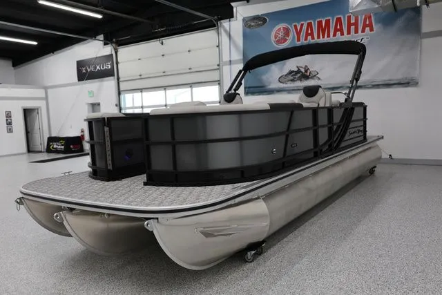 Slide: The Image of South Bay LE 224 RS 2.75 JAWS EDITION TRITOON 2026 - 6