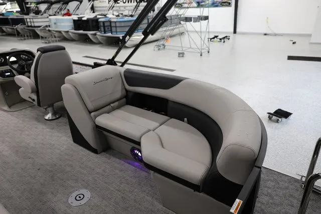 Slide: The Image of South Bay LE 224 RS 2.75 JAWS EDITION TRITOON 2026 - 9