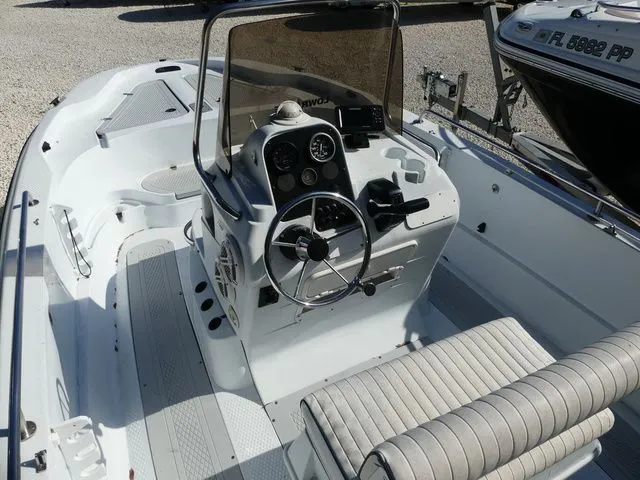 Slide: The Image of Triumph 190 Bay 2002 - 6