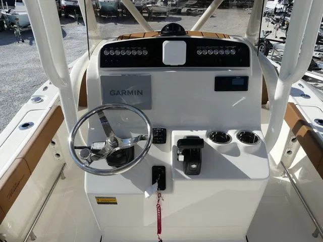 Slide: The Image of Pioneer 220 Bay Sport 2026 - 6