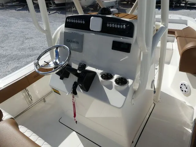 Slide: The Image of Pioneer 220 Bay Sport 2026 - 7