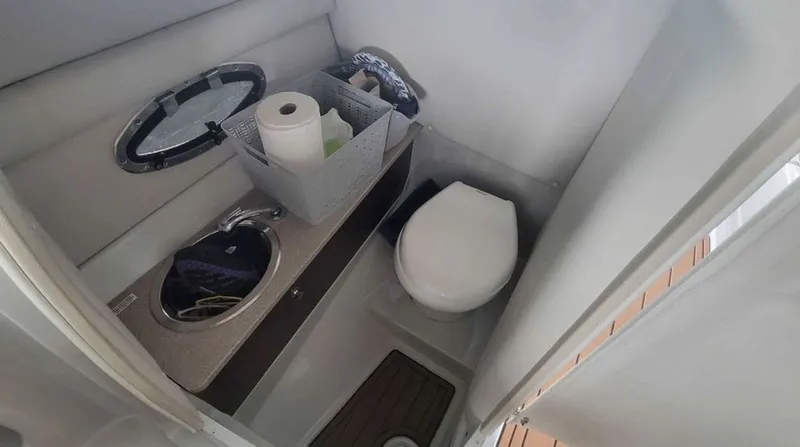 Slide: The Image of Crownline Boats Eclipse E6 2016 - 10