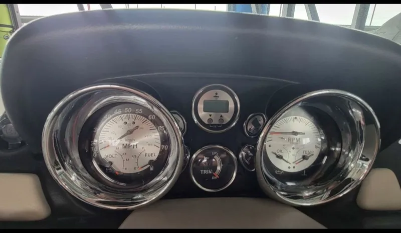 Slide: The Image of Crownline Boats Eclipse E6 2016 - 2