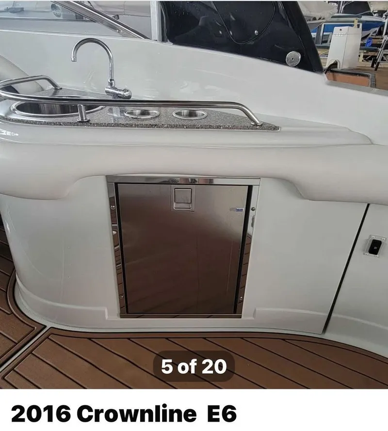 Slide: The Image of Crownline Boats Eclipse E6 2016 - 9