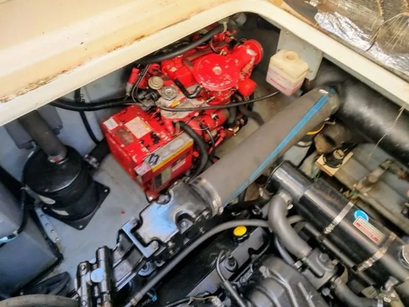 Slide: The Image of Sea Ray Sundancer 330 1998 - 13