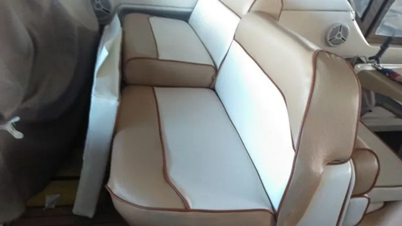 Slide: The Image of Sea Ray Sundancer 330 1998 - 5