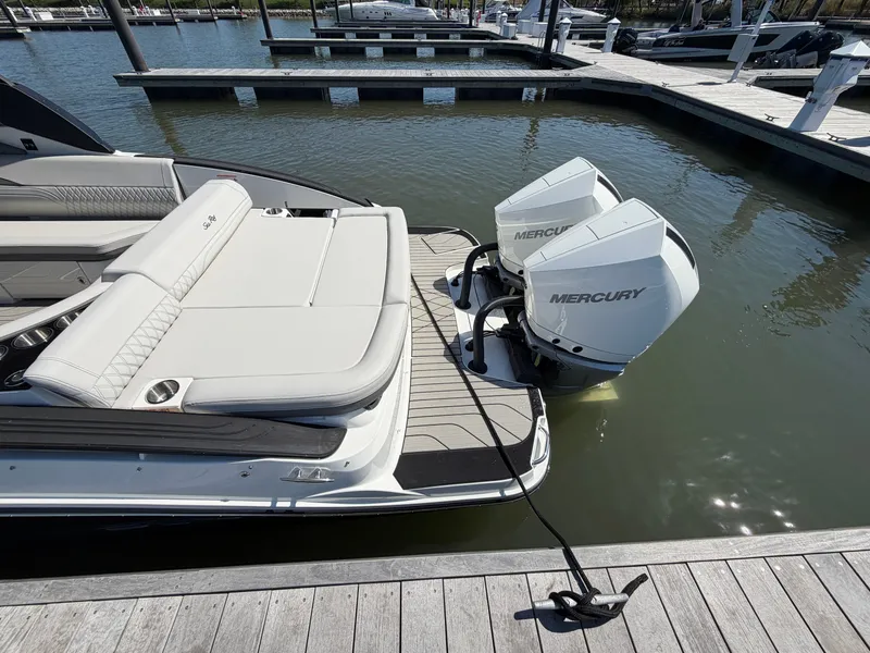 Slide: The Image of Sea Ray SLX 280 Outboard 2026 - 15