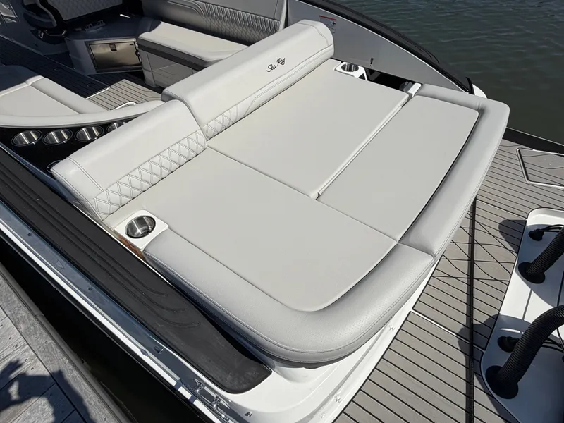 Slide: The Image of Sea Ray SLX 280 Outboard 2026 - 16