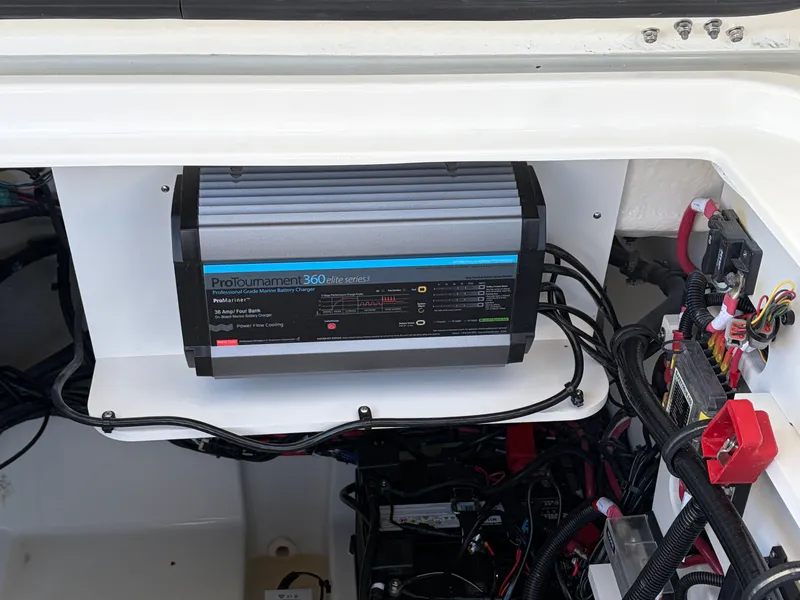 Slide: The Image of Sea Ray SLX 280 Outboard 2026 - 19