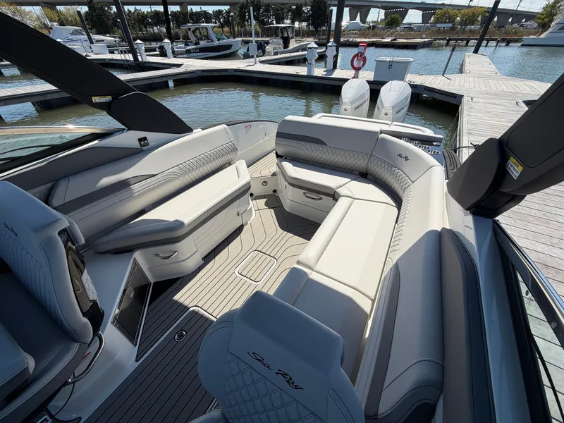 Slide: The Image of Sea Ray SLX 280 Outboard 2026 - 21