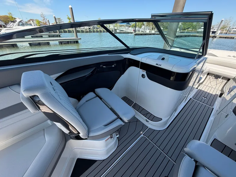 Slide: The Image of Sea Ray SLX 280 Outboard 2026 - 26