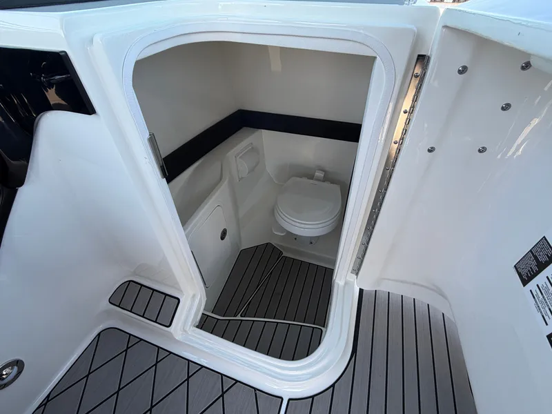 Slide: The Image of Sea Ray SLX 280 Outboard 2026 - 27