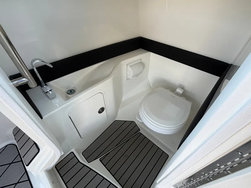 Slide: The Image of Sea Ray SLX 280 Outboard 2026 - 28