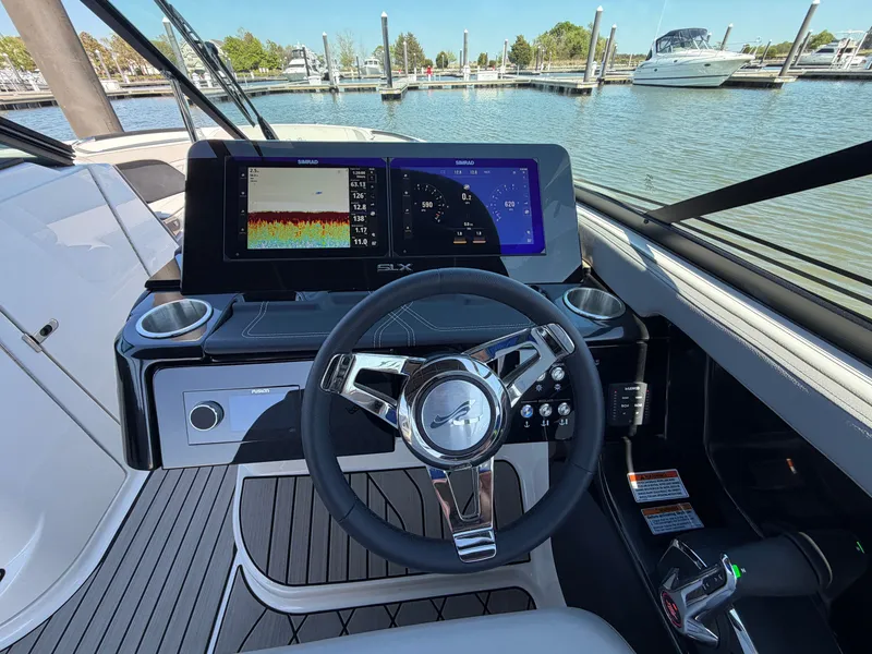 Slide: The Image of Sea Ray SLX 280 Outboard 2026 - 30