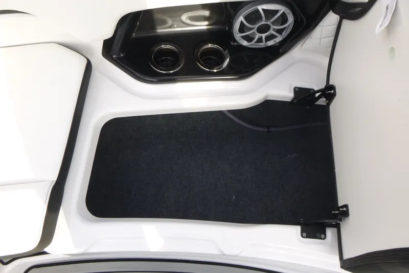 Slide: The Image of Interior of 2026 Yamaha Boats 252S featuring cup holders and speaker system. - 18