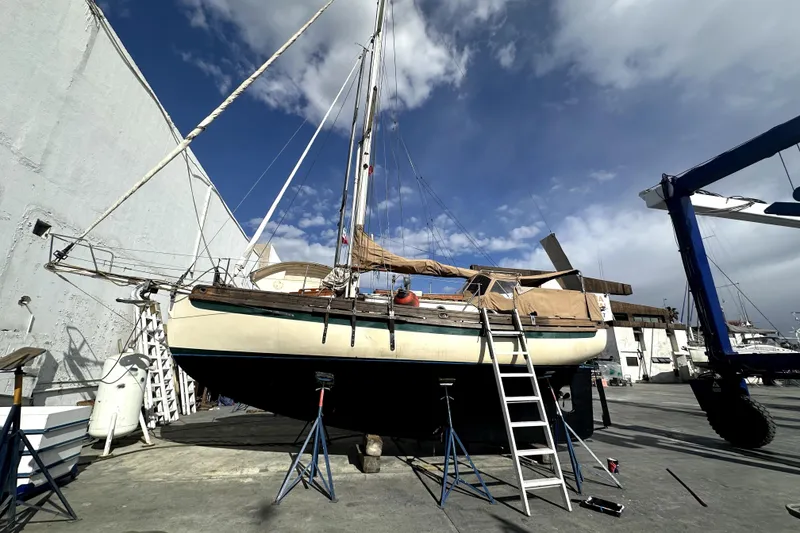 Slide: The Image of Bristol Channel Cutter 28 sailboat on dry dock, 2000 model by Sam L. Morse. - 14