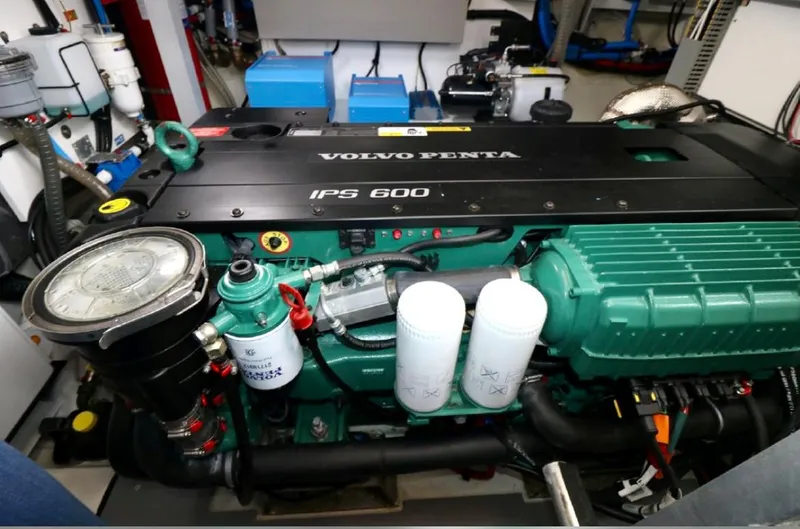 Slide: The Image of Volvo Penta IPS 600 engine in a 2020 Prestige 460S yacht. - 31