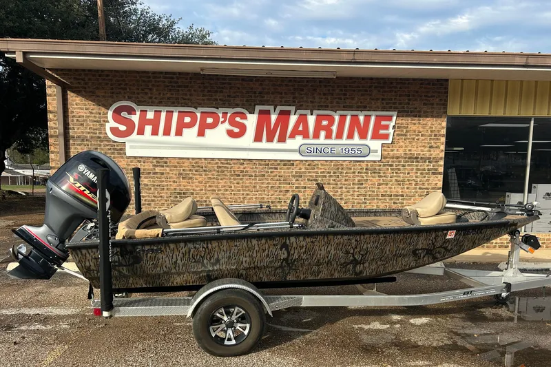 The Image of 2023 Xpress H17C Crappie boat at Shipp's Marine dealership. - 1