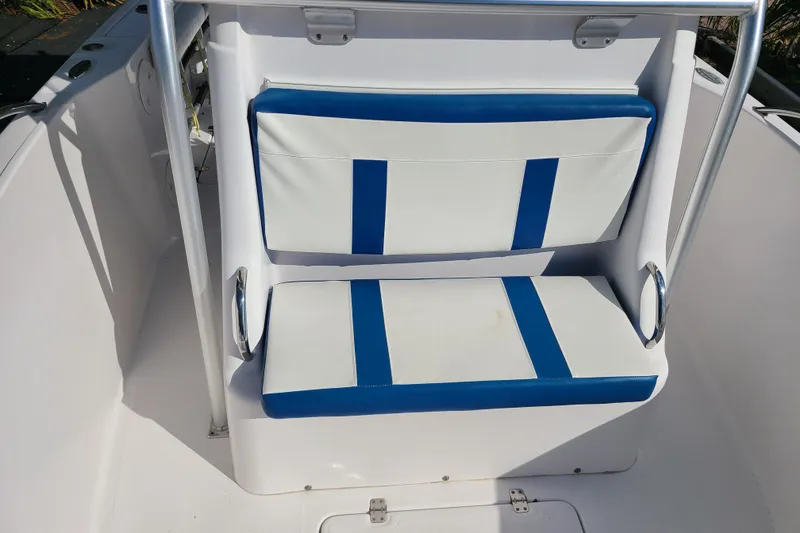 Slide: The Image of 2005 Pro-Line 24 Sport boat seat with blue and white upholstery. - 10
