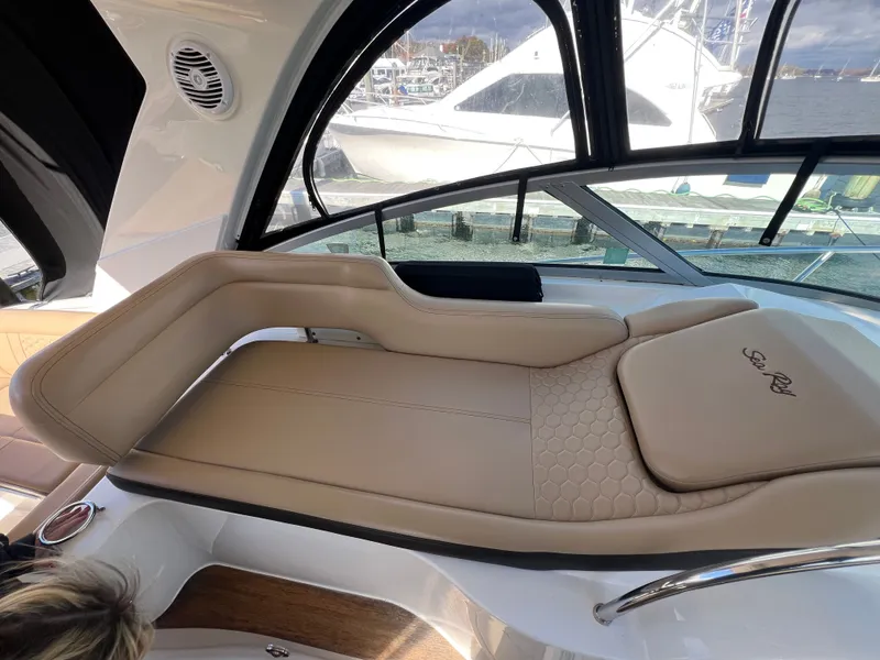 Slide: The Image of Sea Ray Sundancer 350 2018 - 22