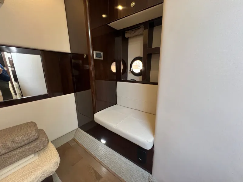 Slide: The Image of Sea Ray Sundancer 350 2018 - 36