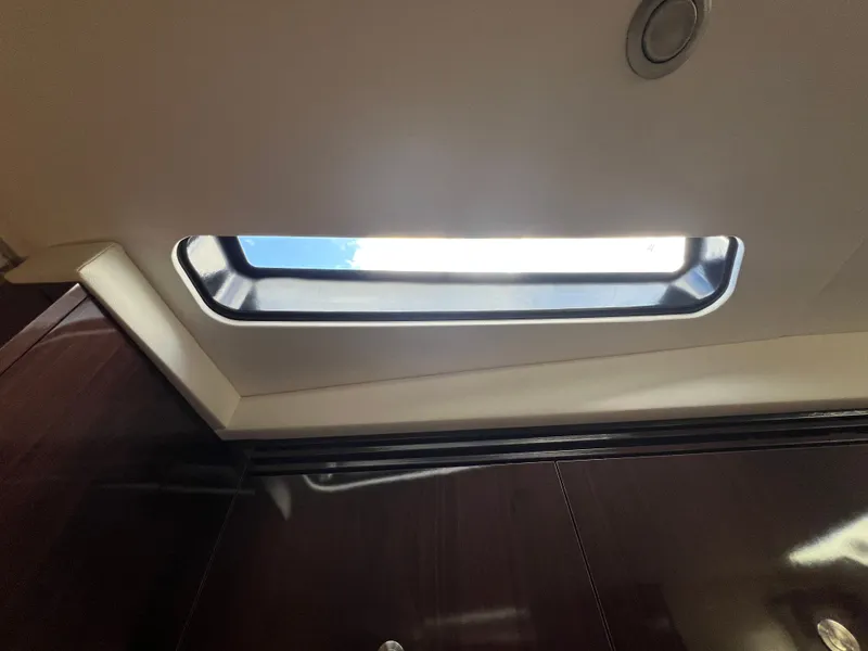 Slide: The Image of Sea Ray Sundancer 350 2018 - 53