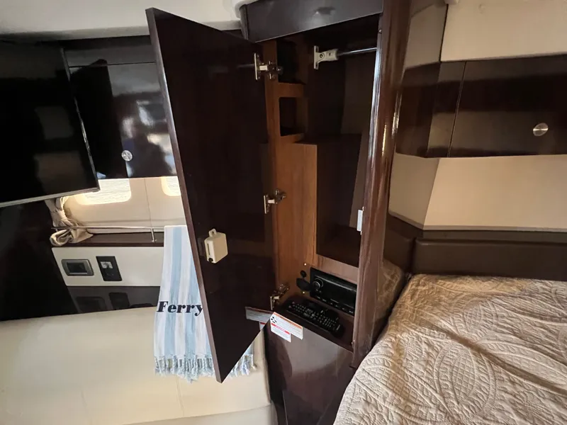 Slide: The Image of Sea Ray Sundancer 350 2018 - 49