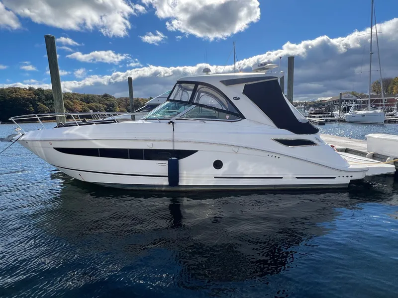 Slide: The Image of Sea Ray Sundancer 350 2018 - 1