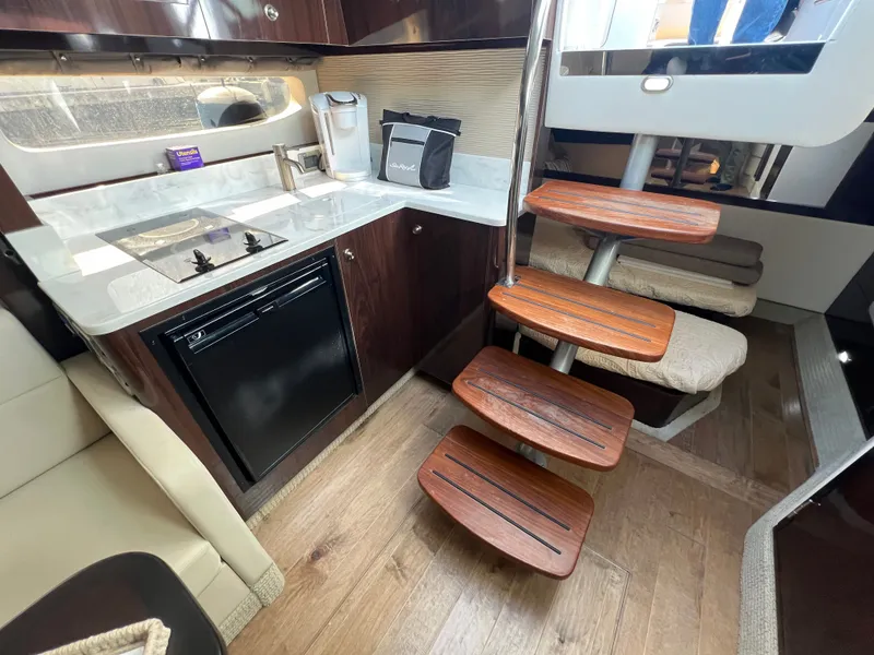 Slide: The Image of Sea Ray Sundancer 350 2018 - 33