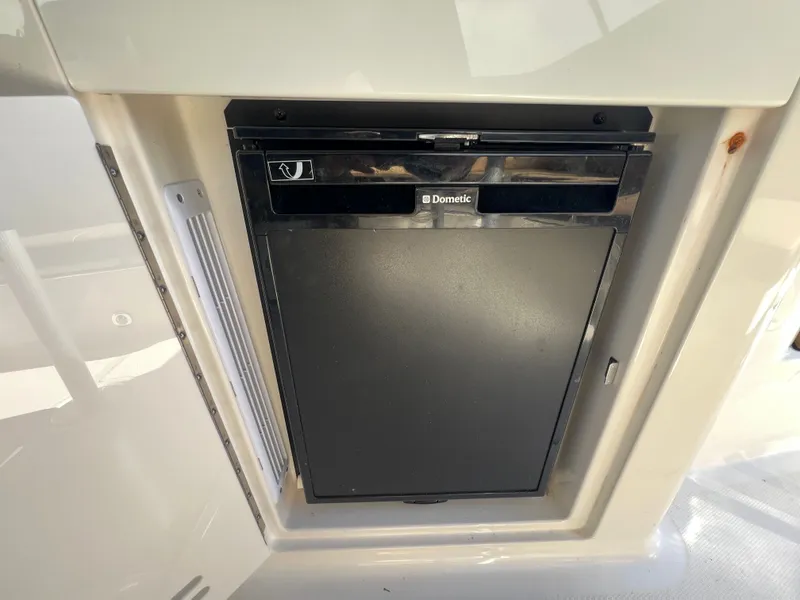 Slide: The Image of Sea Ray Sundancer 350 2018 - 15