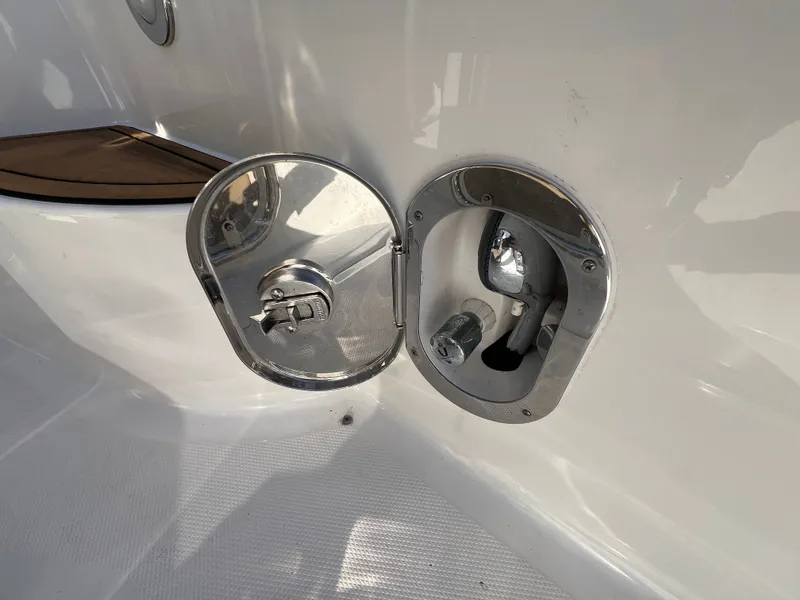 Slide: The Image of Sea Ray Sundancer 350 2018 - 12