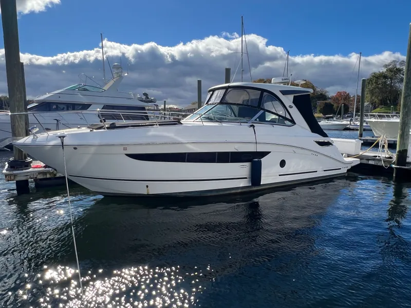 Slide: The Image of Sea Ray Sundancer 350 2018 - 0