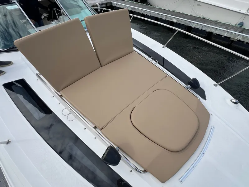 Slide: The Image of Sea Ray Sundancer 350 2018 - 64