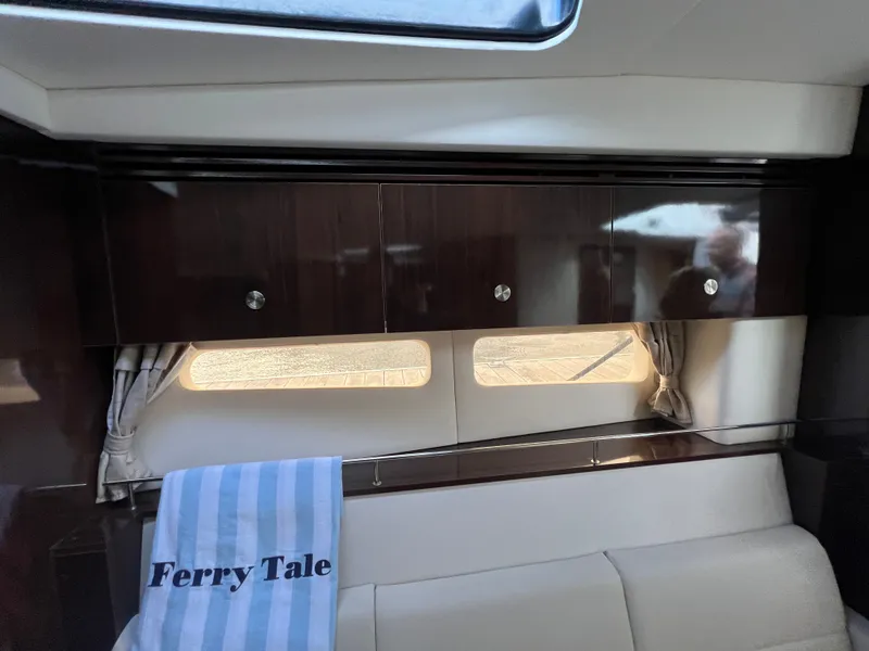 Slide: The Image of Sea Ray Sundancer 350 2018 - 54