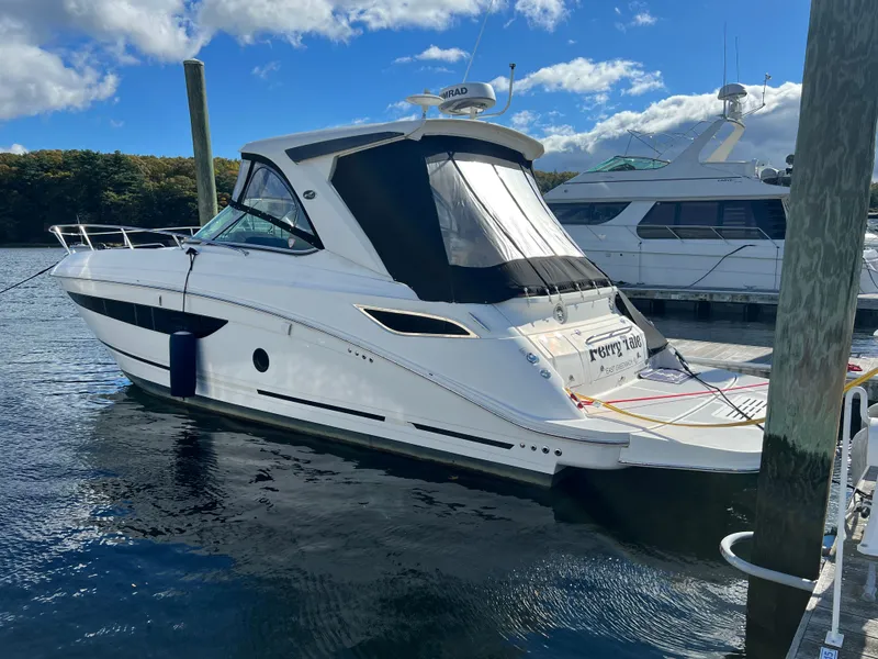 Slide: The Image of Sea Ray Sundancer 350 2018 - 2