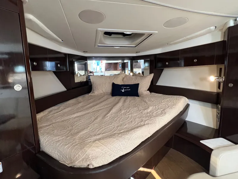 Slide: The Image of Sea Ray Sundancer 350 2018 - 40
