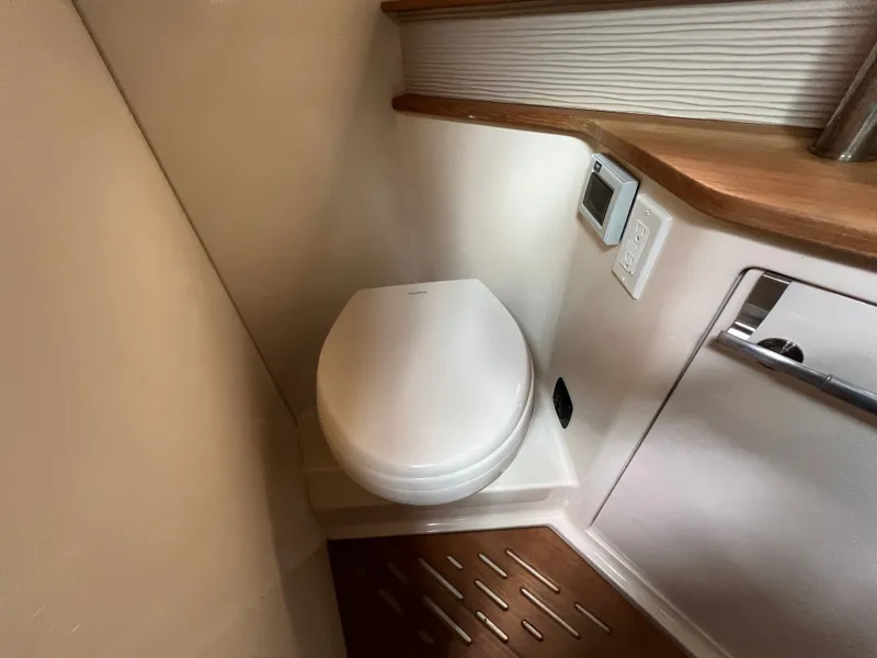 Slide: The Image of Sea Ray Sundancer 350 2018 - 59