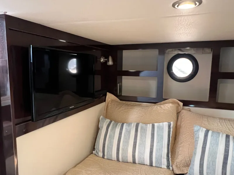 Slide: The Image of Sea Ray Sundancer 350 2018 - 38